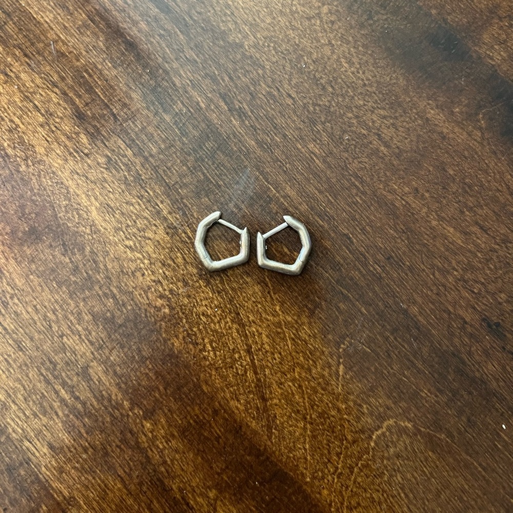 Kendra Scott Sterling Silver Huggie earrings